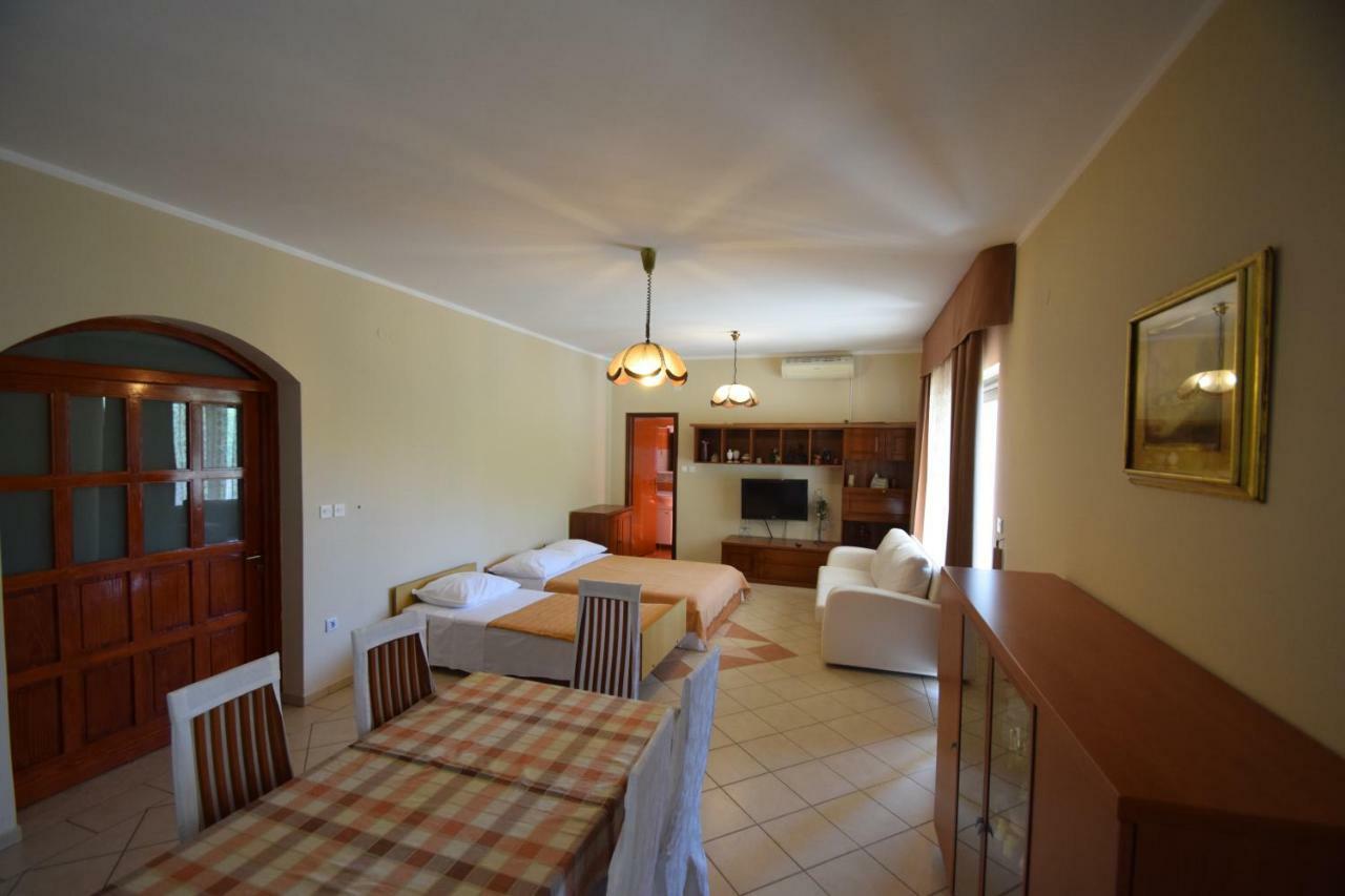 Apartments Nina Starigrad Paklenica Ngoại thất bức ảnh