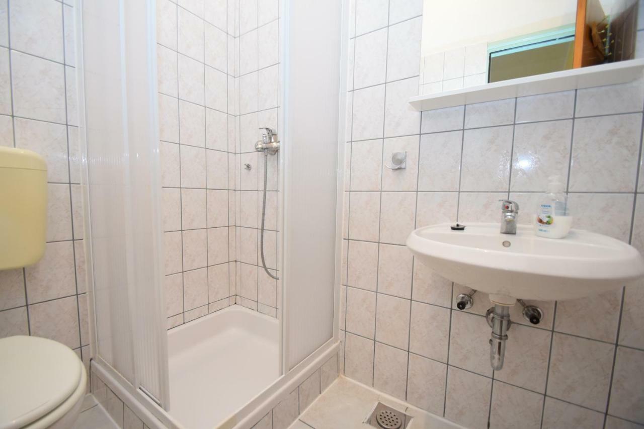 Apartments Nina Starigrad Paklenica Ngoại thất bức ảnh