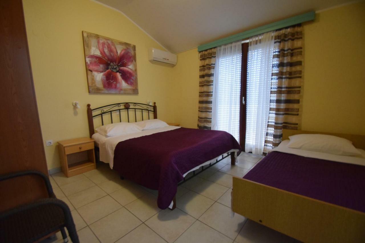 Apartments Nina Starigrad Paklenica Ngoại thất bức ảnh