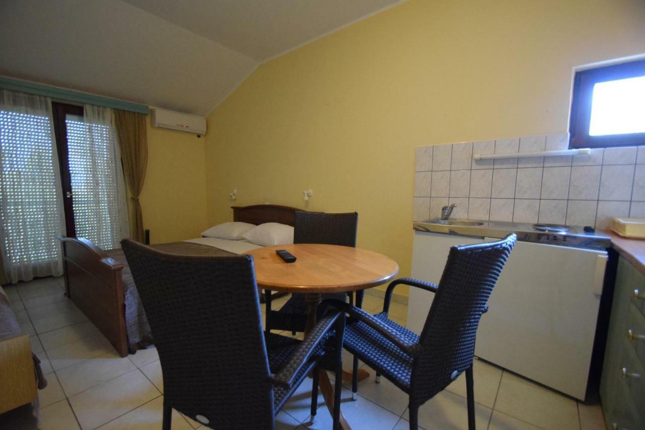 Apartments Nina Starigrad Paklenica Ngoại thất bức ảnh