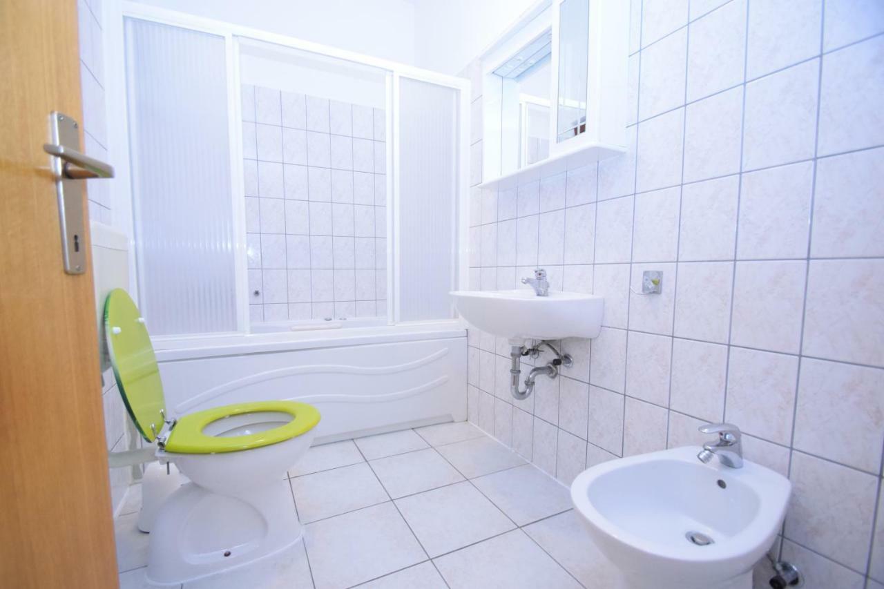 Apartments Nina Starigrad Paklenica Ngoại thất bức ảnh