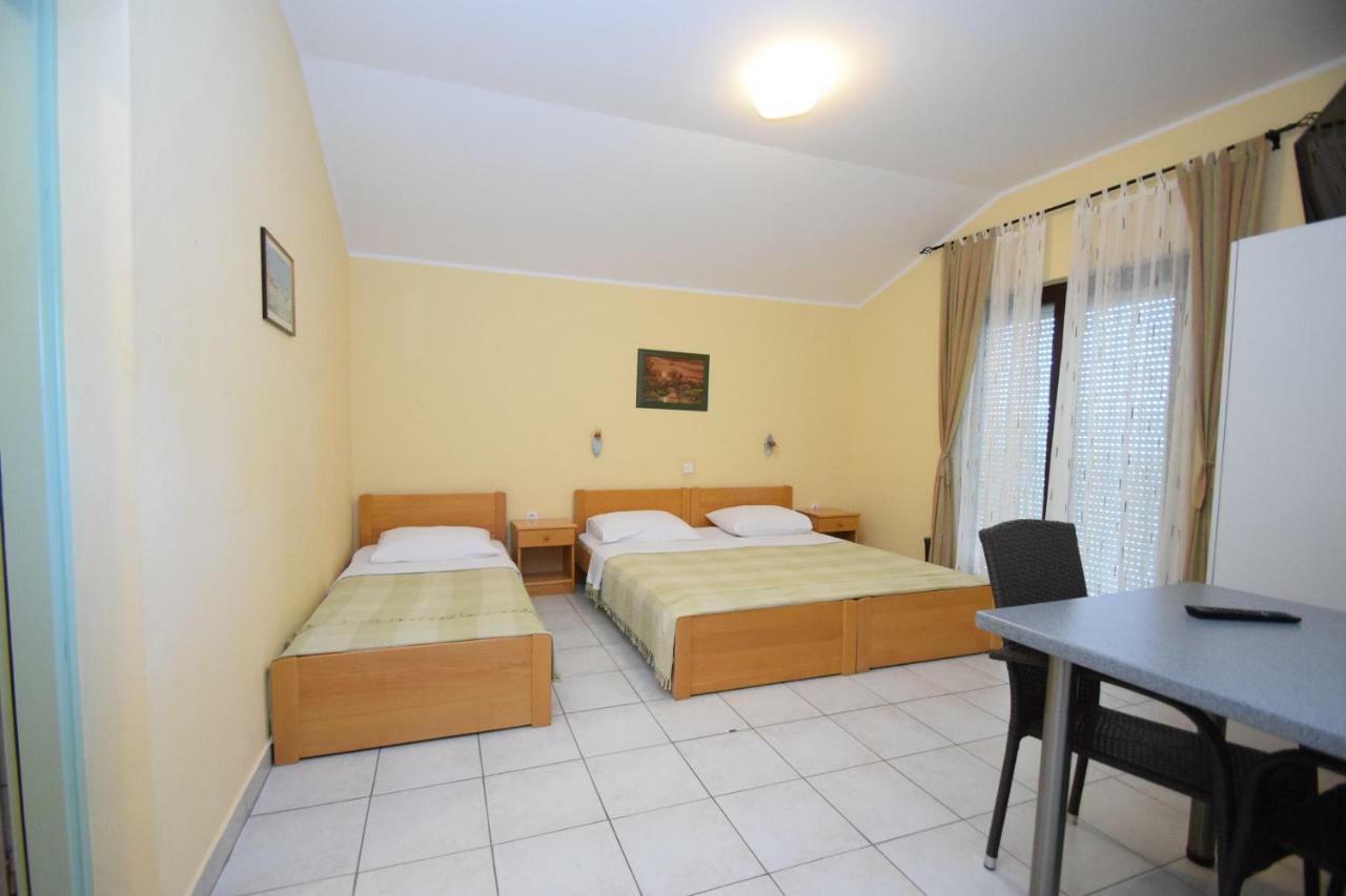 Apartments Nina Starigrad Paklenica Ngoại thất bức ảnh