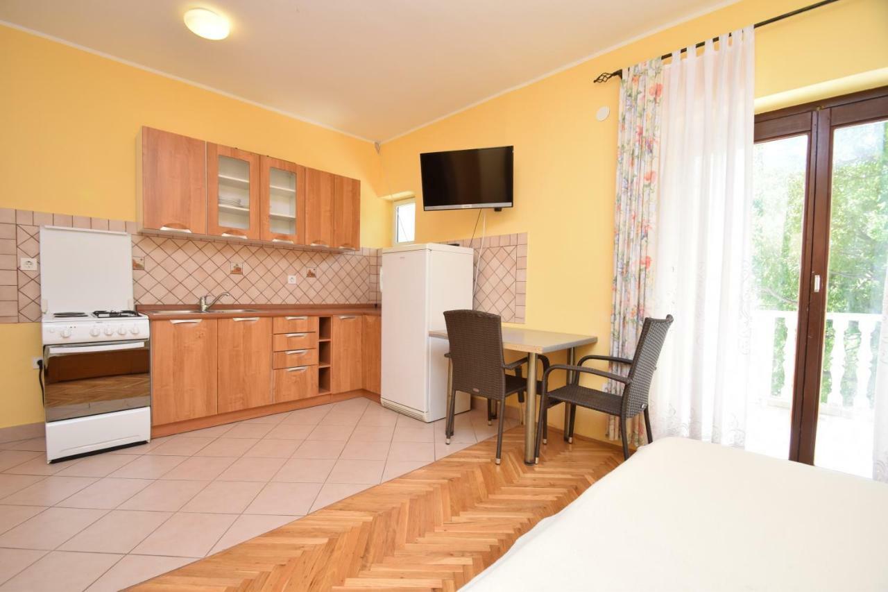 Apartments Nina Starigrad Paklenica Ngoại thất bức ảnh