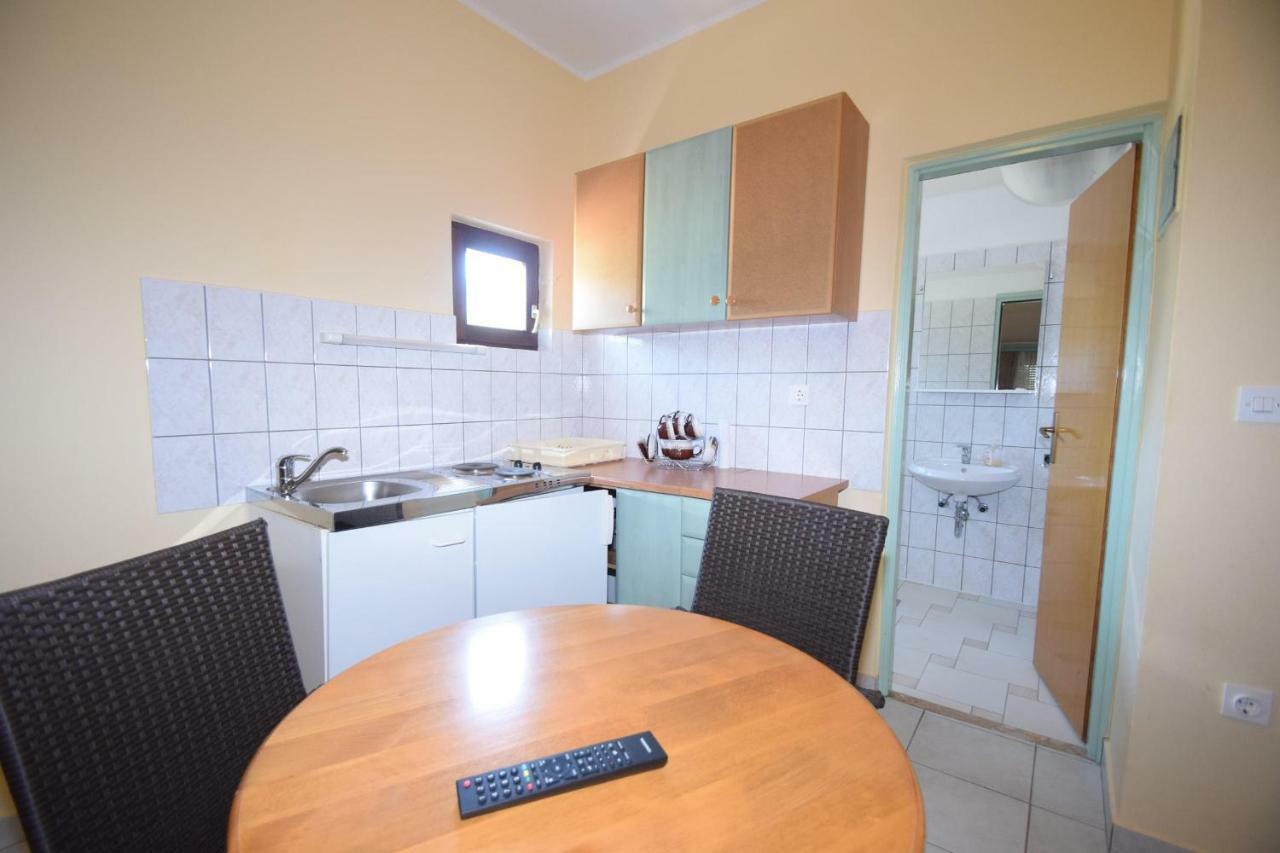 Apartments Nina Starigrad Paklenica Ngoại thất bức ảnh
