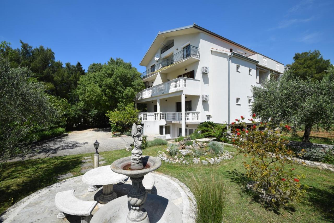 Apartments Nina Starigrad Paklenica Ngoại thất bức ảnh