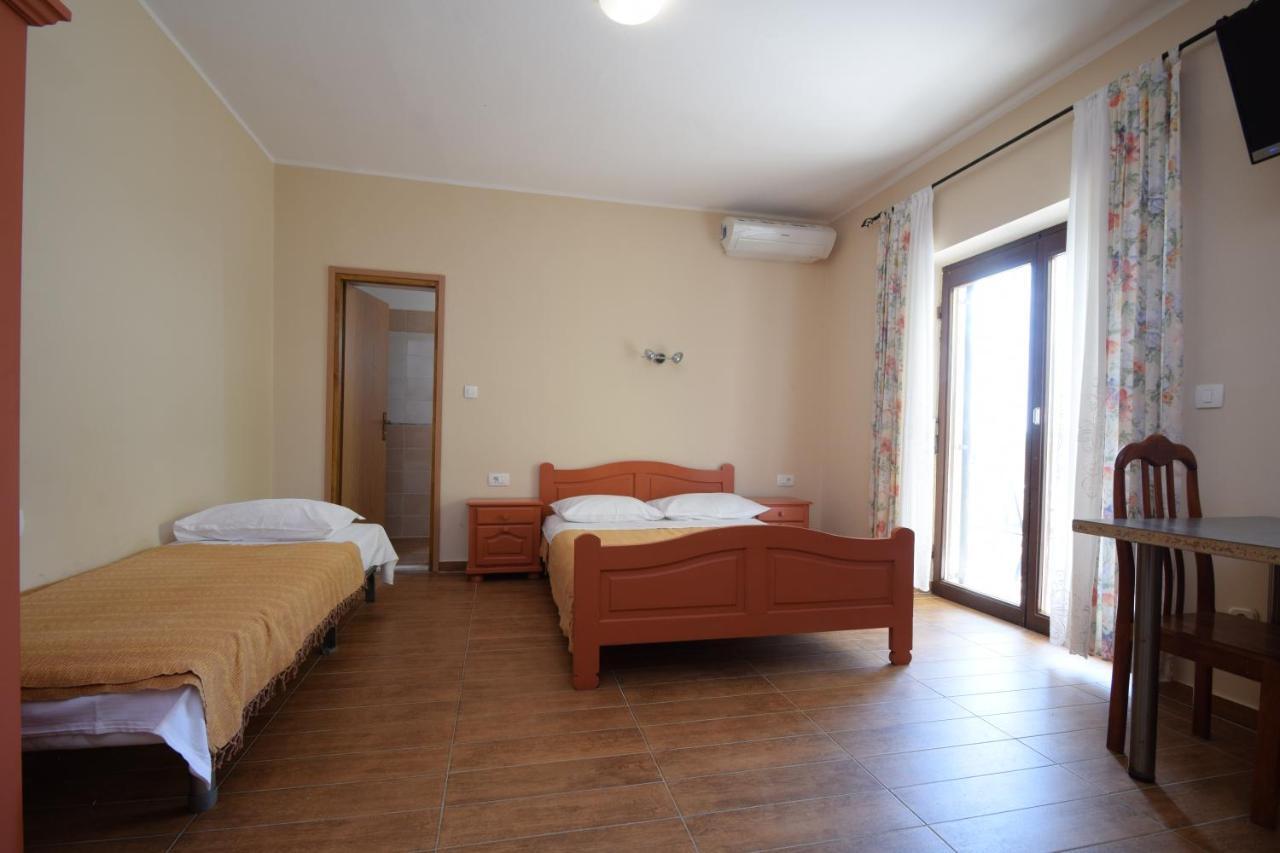 Apartments Nina Starigrad Paklenica Ngoại thất bức ảnh